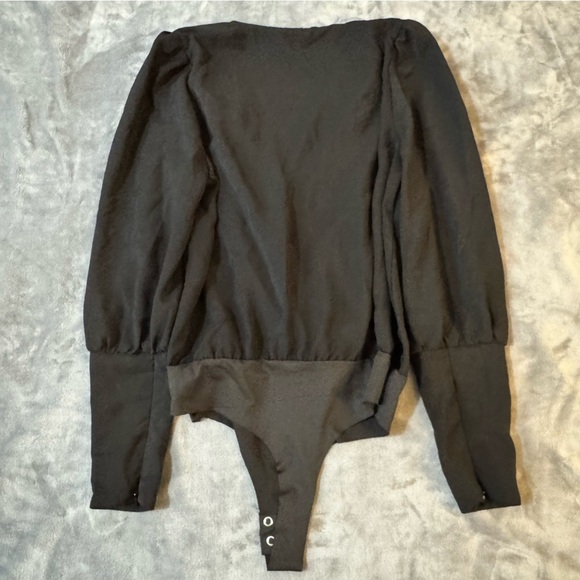 Dynamite Stylish Black Bodysuit

#1254 - Picture 8 of 8